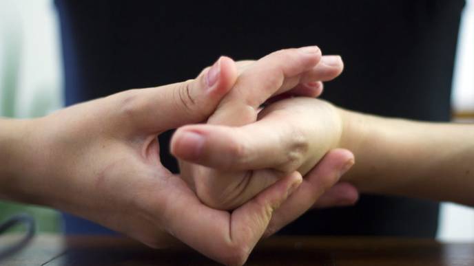 Does Cracking Your Knuckles Cause Arthritis?
